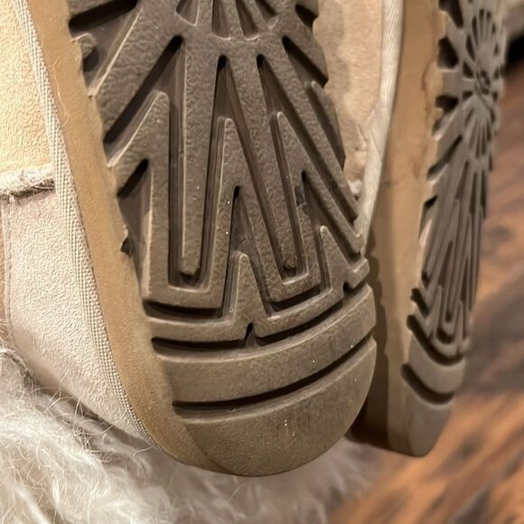 UGG Lida Mongolian Fur Cuff Natural Suede Classic Short Boots Size 6 EUC - Picture 8 of 14